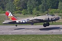 Association Forteresse Toujours Volante &ndash; Boeing B-17G Flying Fortress F-AZDX / 4