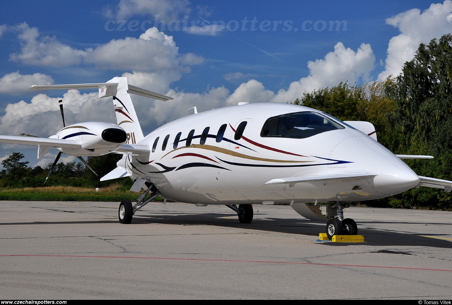 Icarus Aviation &ndash; Piaggio Aero P.180 Avanti II C-GPII