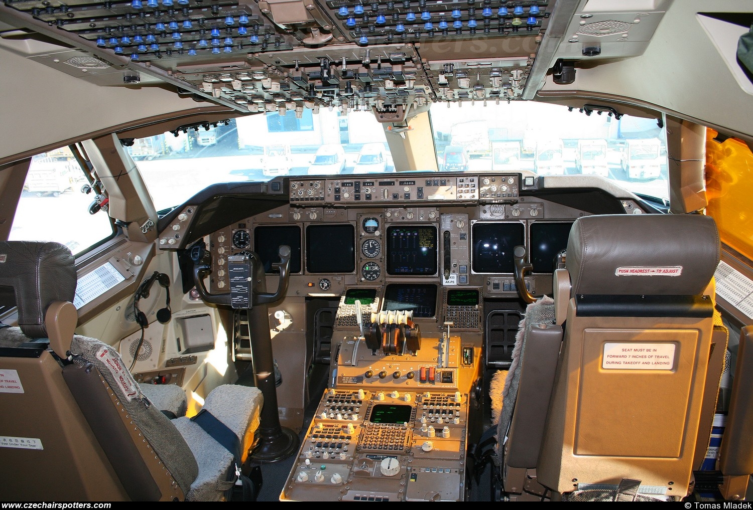 Yangtze River Express ( YZR) &ndash; Boeing B747-481(BDSF) B-2435