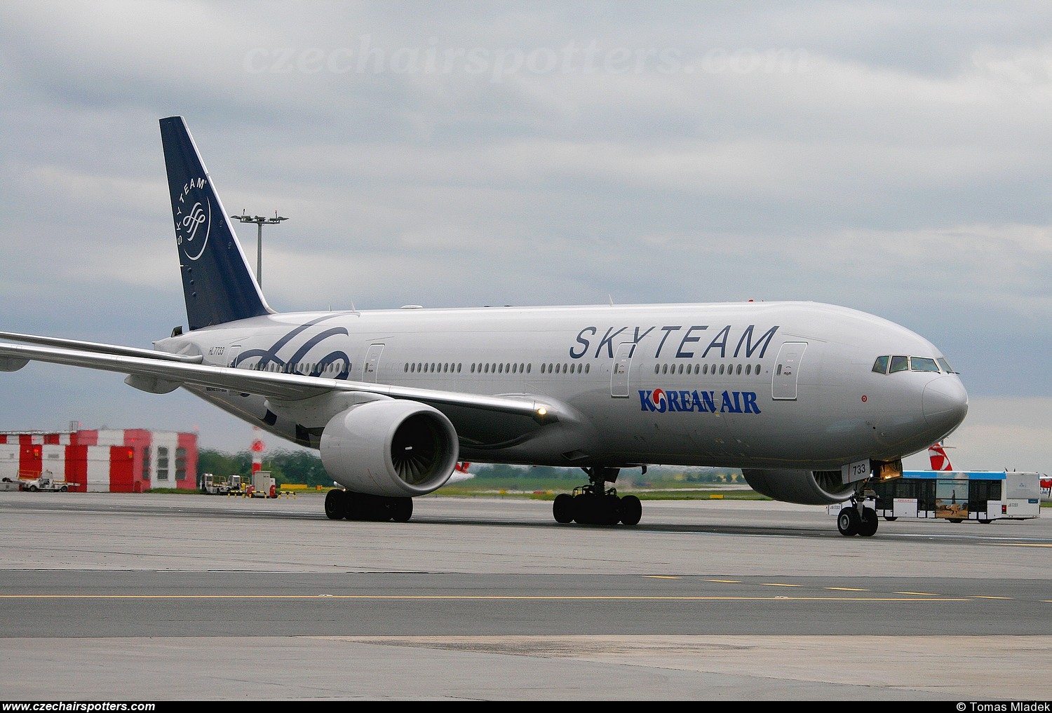 Korean Air (KAL) &ndash; Boeing B777-2B5/ER HL7733