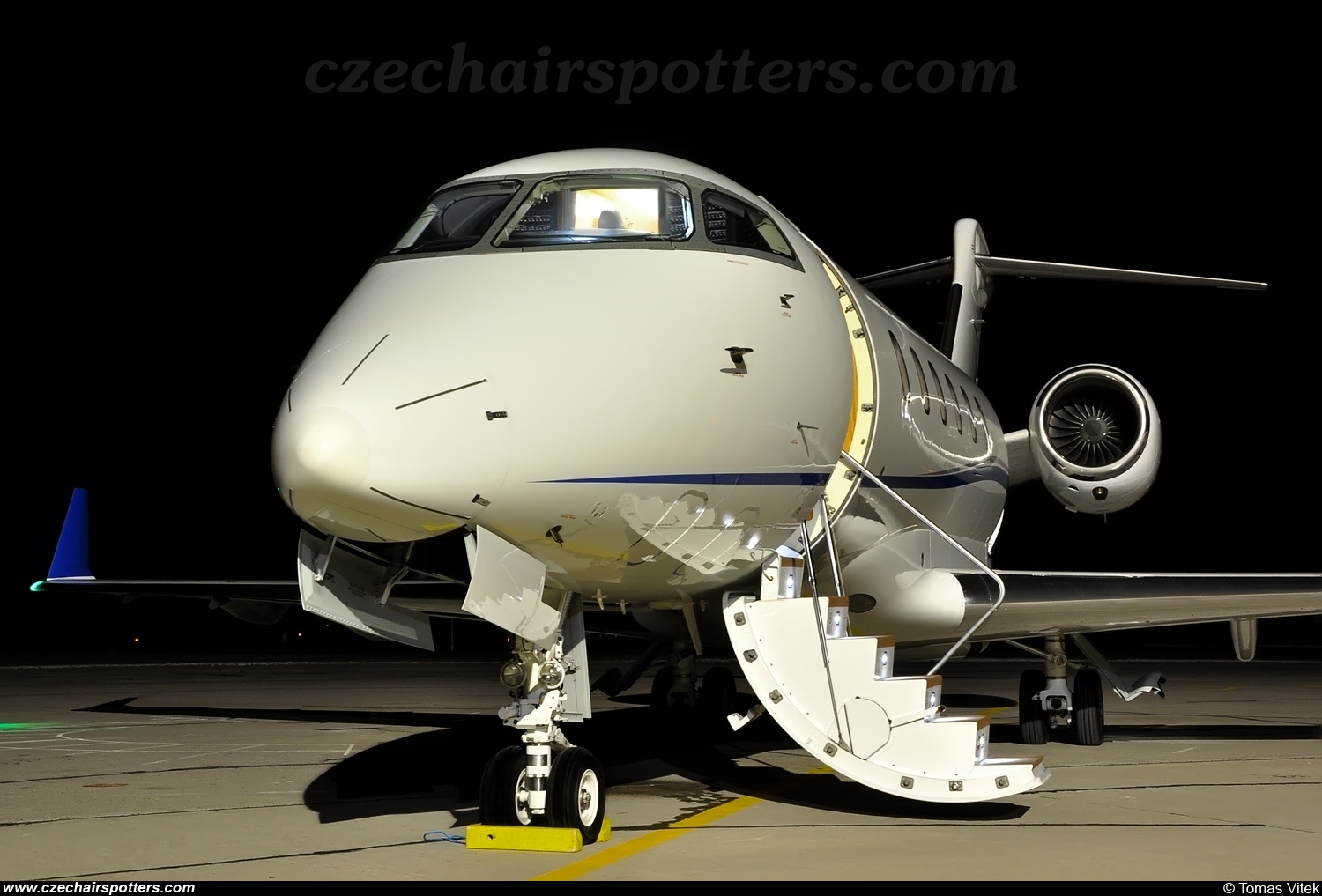 private &ndash; Bombardier Challenger 300 N742E