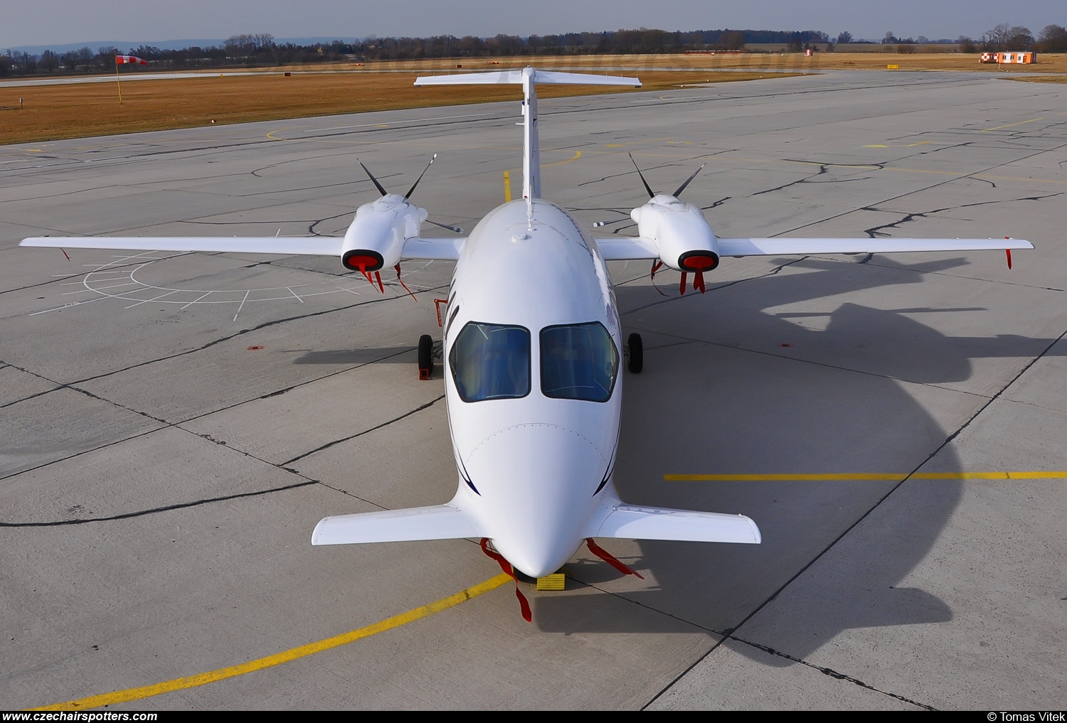 Icarus Aviation &ndash; Piaggio Aero P.180 Avanti II OK-PIA