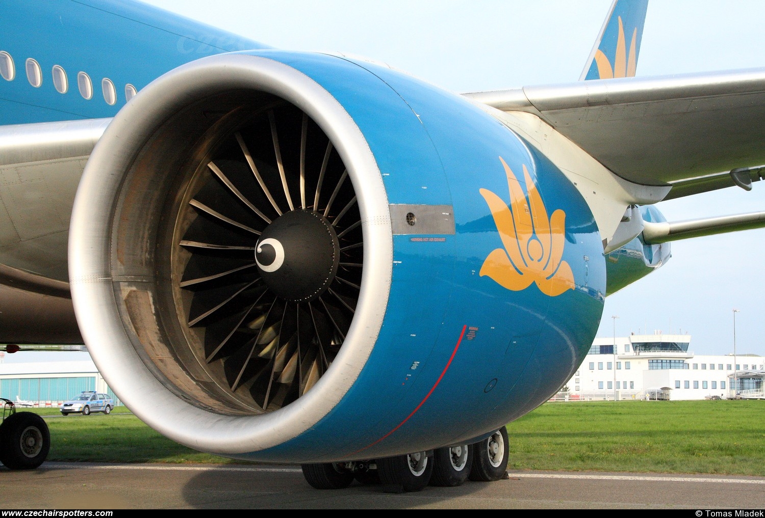 Vietnam Airlines ( HVN / VN ) &ndash; Boeing B777-2Q8/ER VN-147