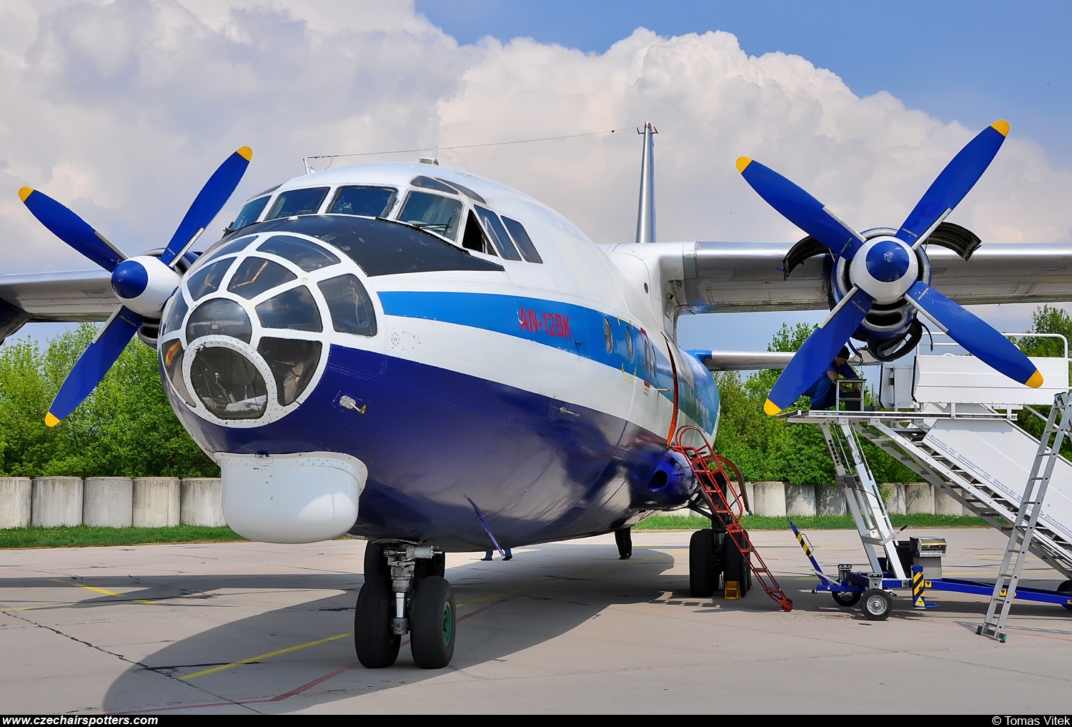 Meridian Aviation &ndash; Antonov An-12 UR-DWF