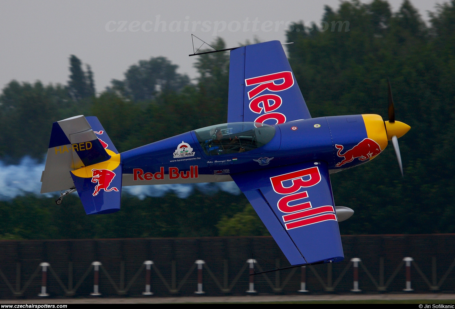 Red Bull Racing Team &ndash; Extra EA-300S HA-RED