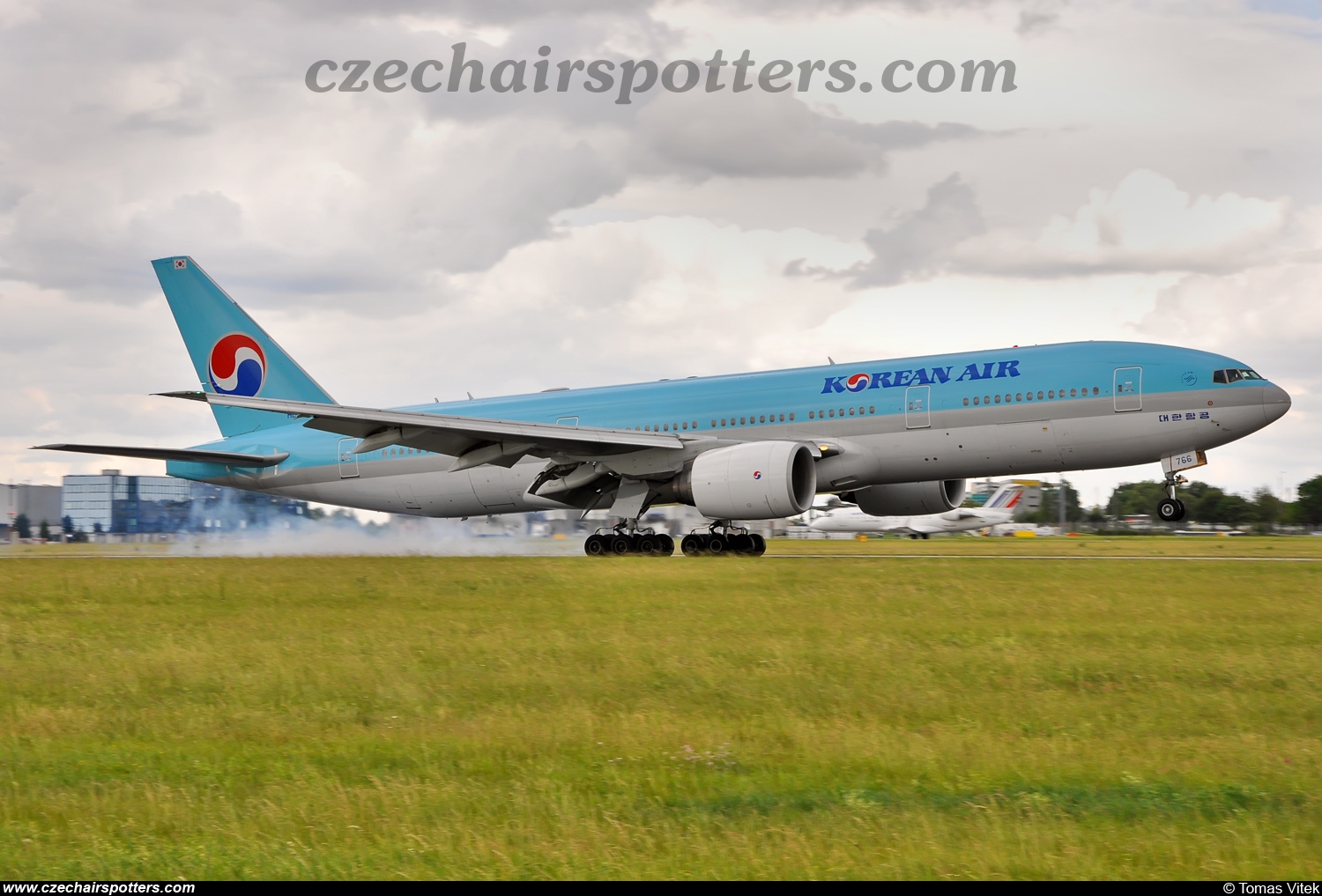 Korean Air (KAL) &ndash; Boeing B777-200ER HL7766