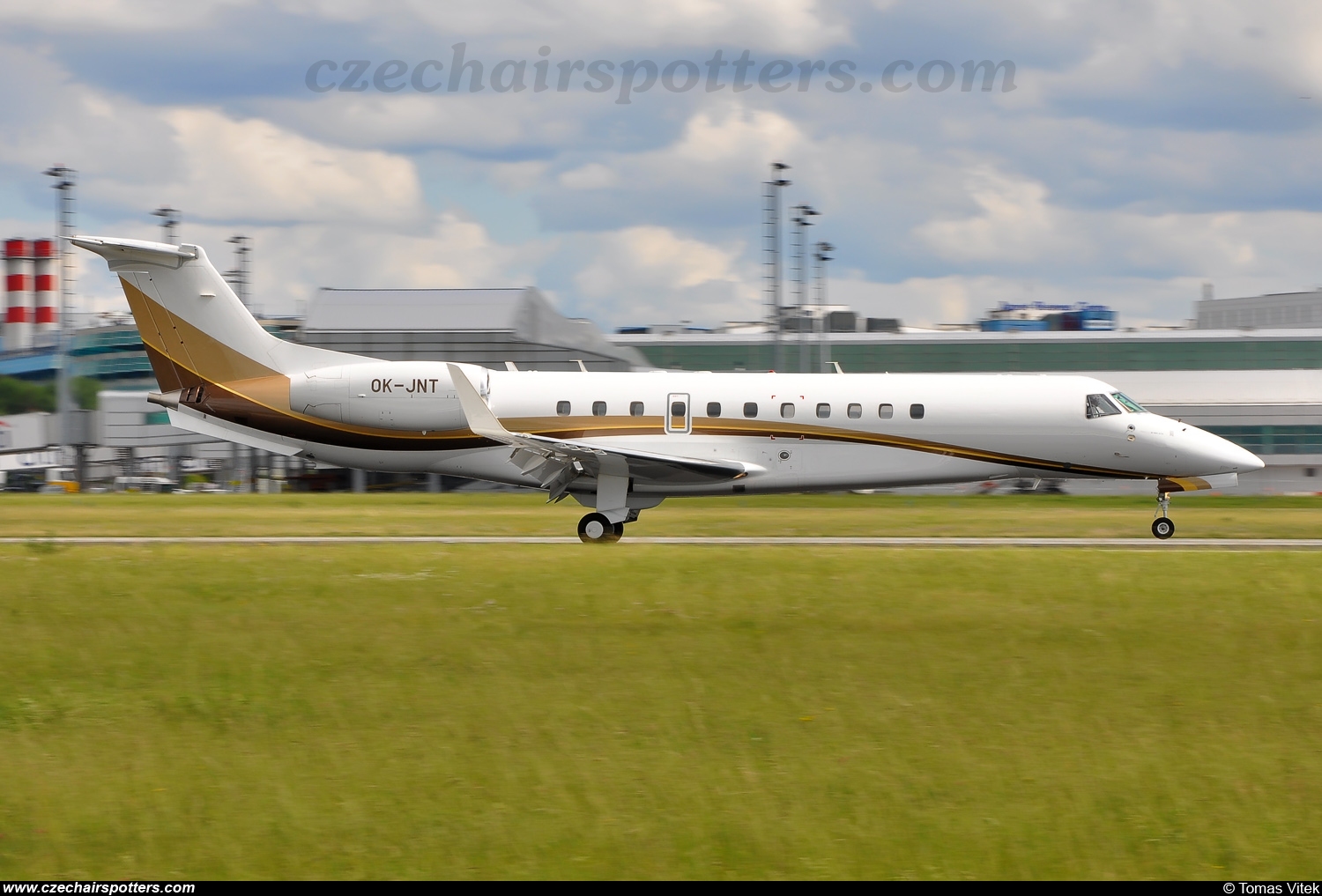 ABS Jets &ndash; Embraer ERJ-135BJ OK-JNT