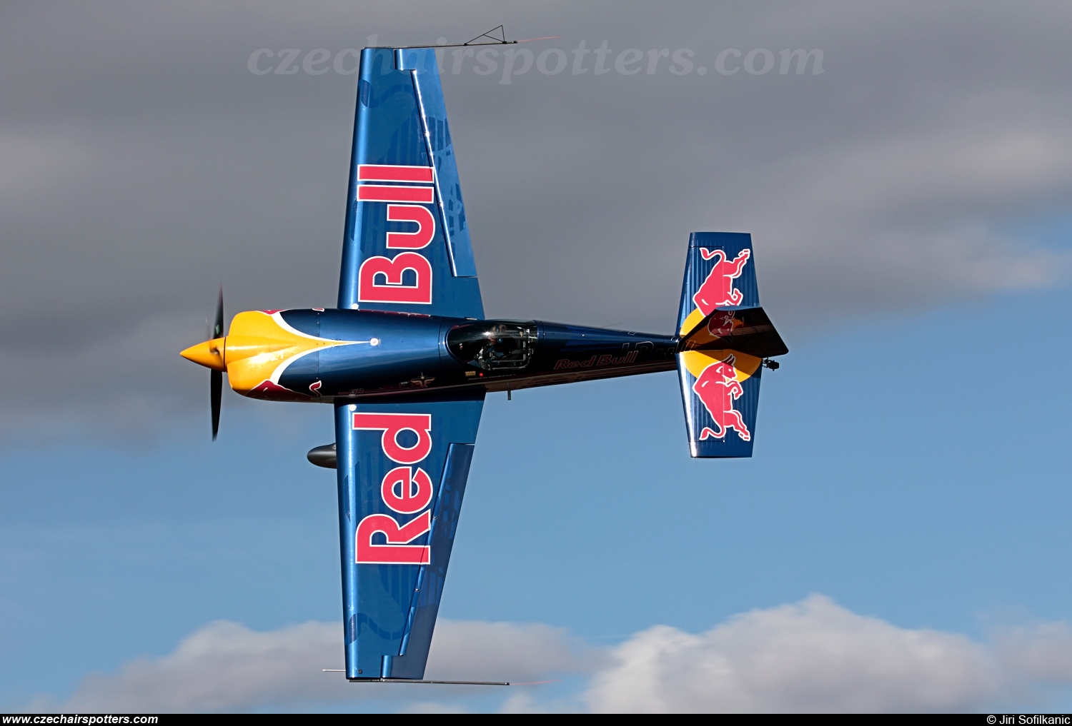 Red Bull Racing Team &ndash; Extra EA-300SR HA-BES