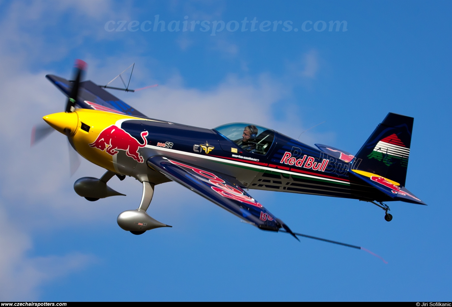 Red Bull Racing Team &ndash; Extra EA-300SR HA-BES