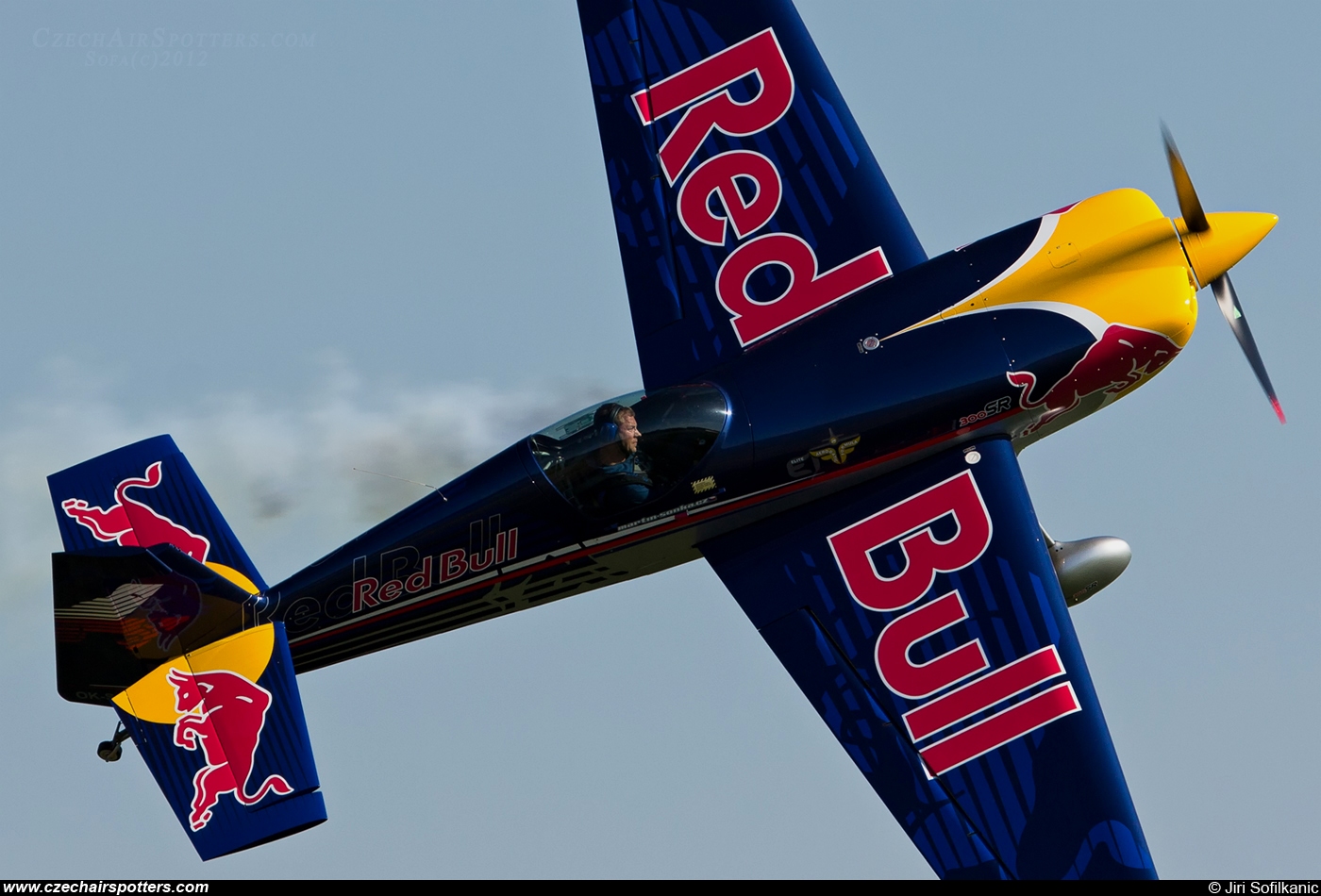 Red Bull Racing Team &ndash; Extra EA-300SR OK-SON