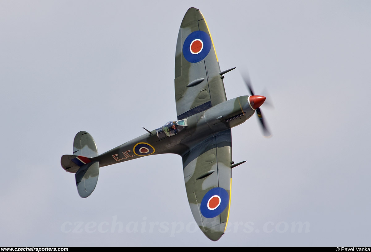 Old Flying Machine Company &ndash; Supermarine Spitfire Mk XVIE (type 361) G-MXVI / TE184 / EJC
