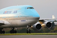 China Airlines (CAL) – Boeing B747-4B5 HL7490