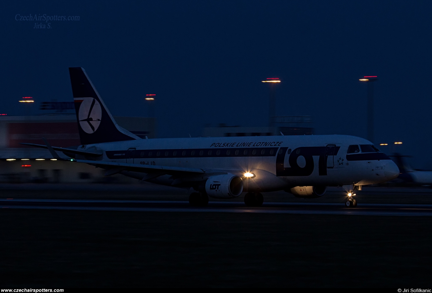 LOT Polish Airlines ( LOT , LO ) &ndash; Embraer ERJ-175-200STD SP-LID