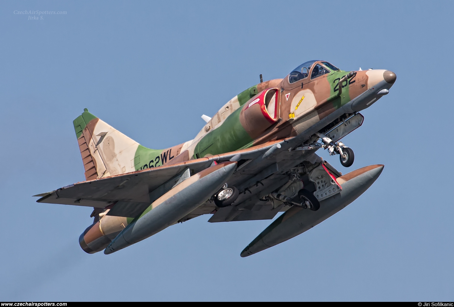 BAE Systems Flight Systems – McDonnell Douglas A-4N Skyhawk N262WL