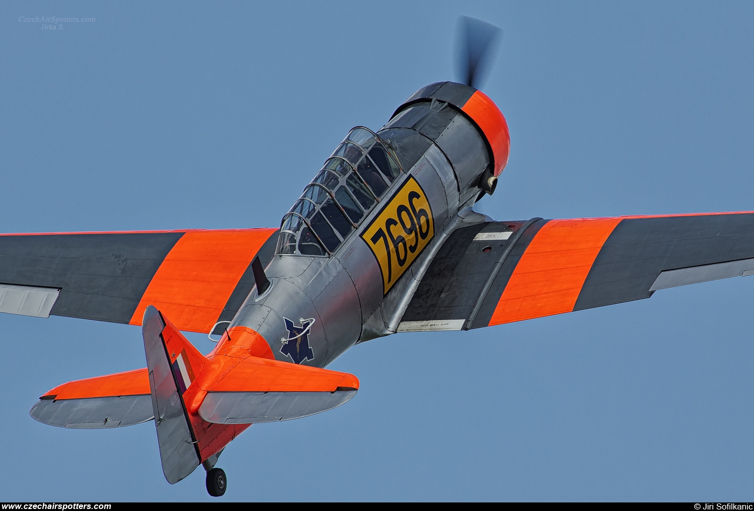 private &ndash; North American AT-6D Harvard IIA N696RE / 7696