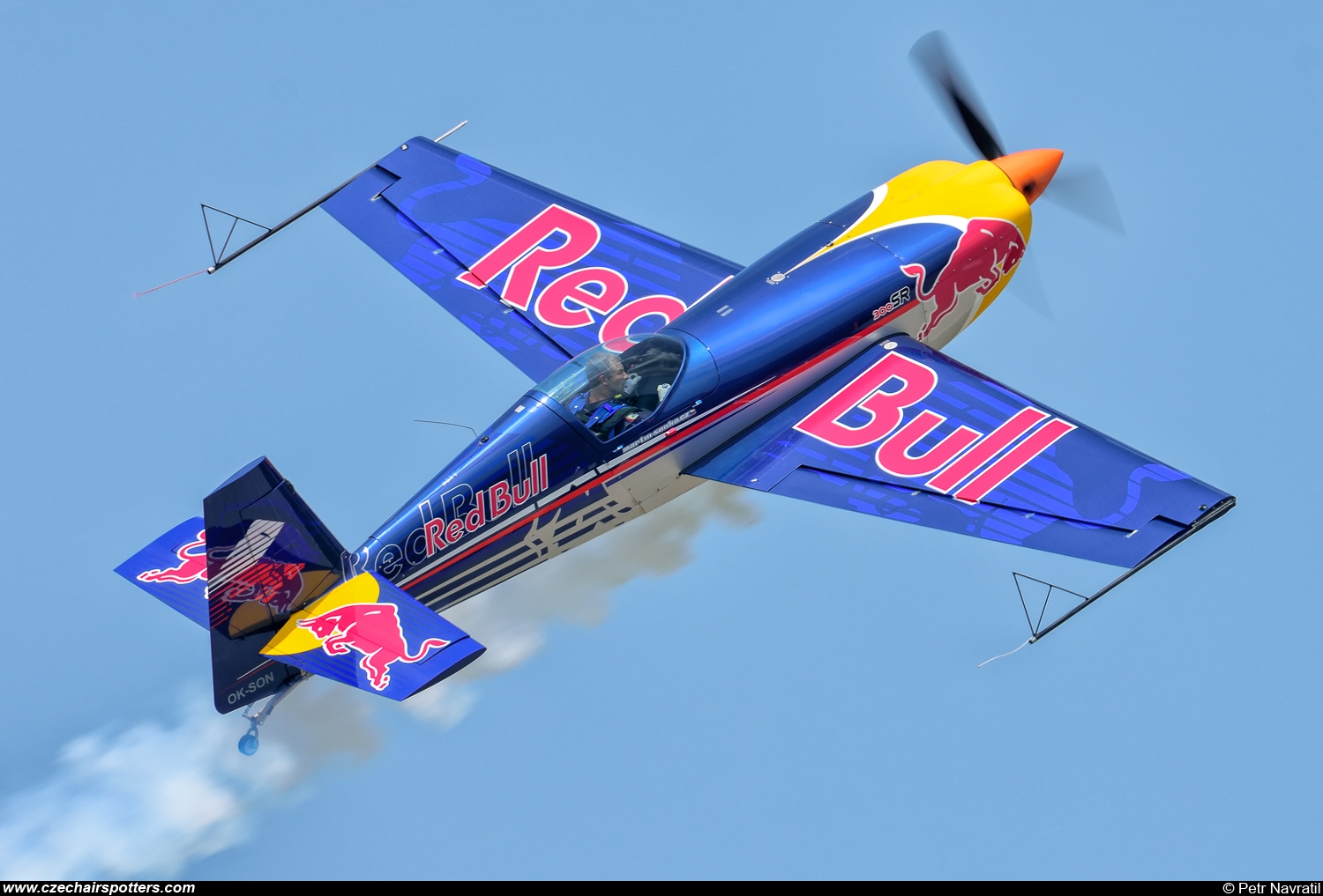 Red Bull Racing Team – Extra EA-300SR OK-SQN