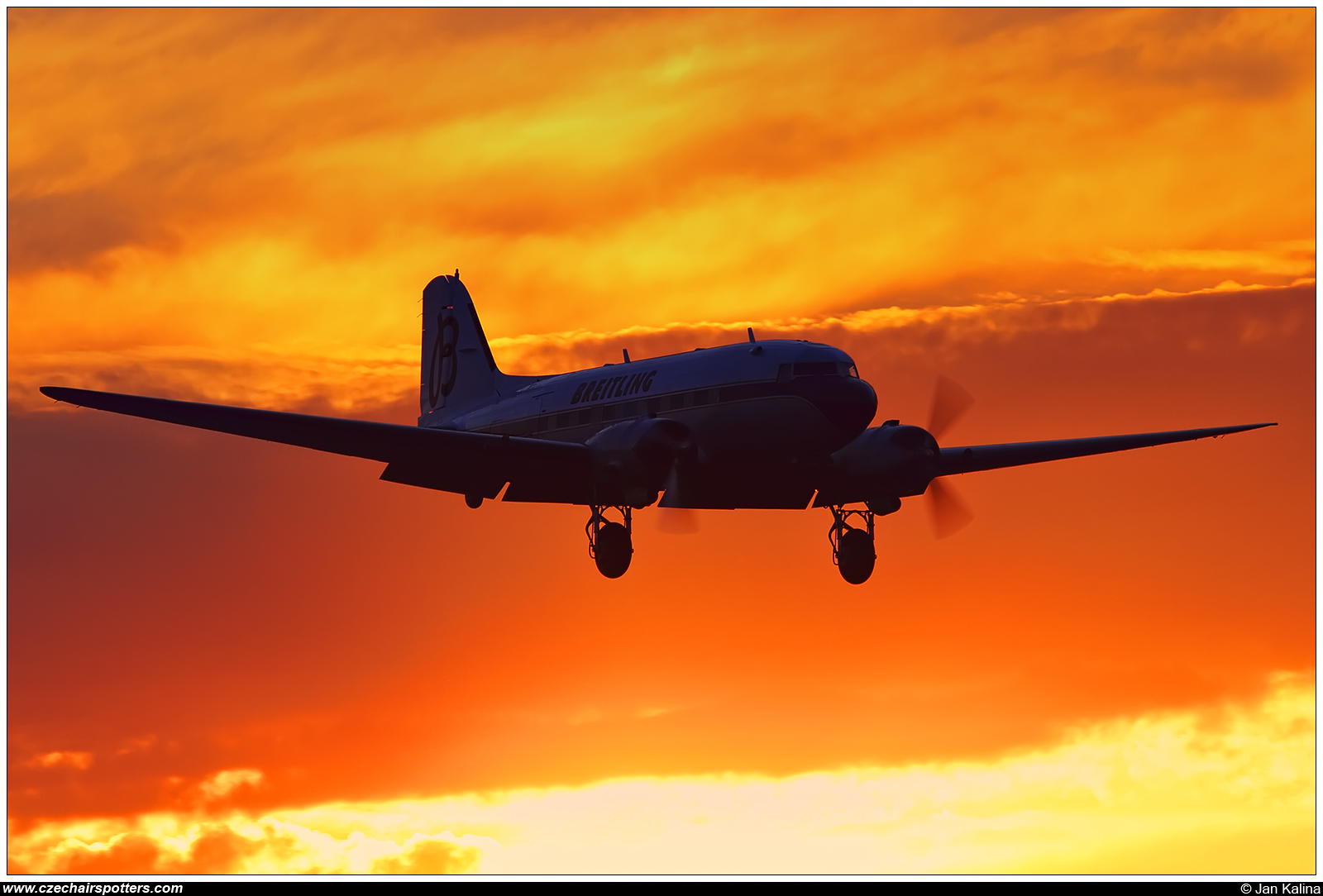Breitling Jet Team &ndash; Douglas DC-3 (C-47B) HB-IRJ