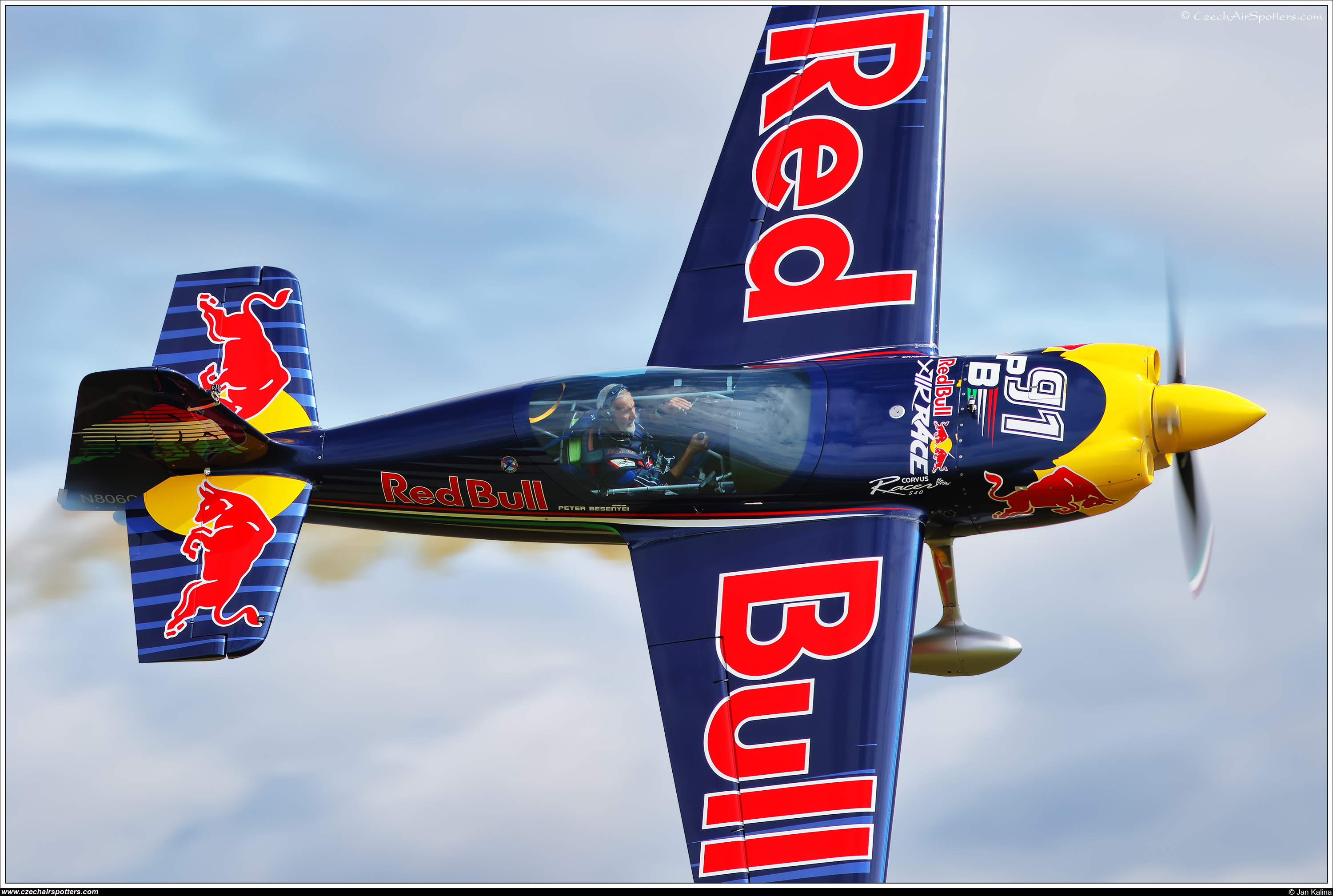 Red Bull Racing Team – Corvus Racer 540 N806CR