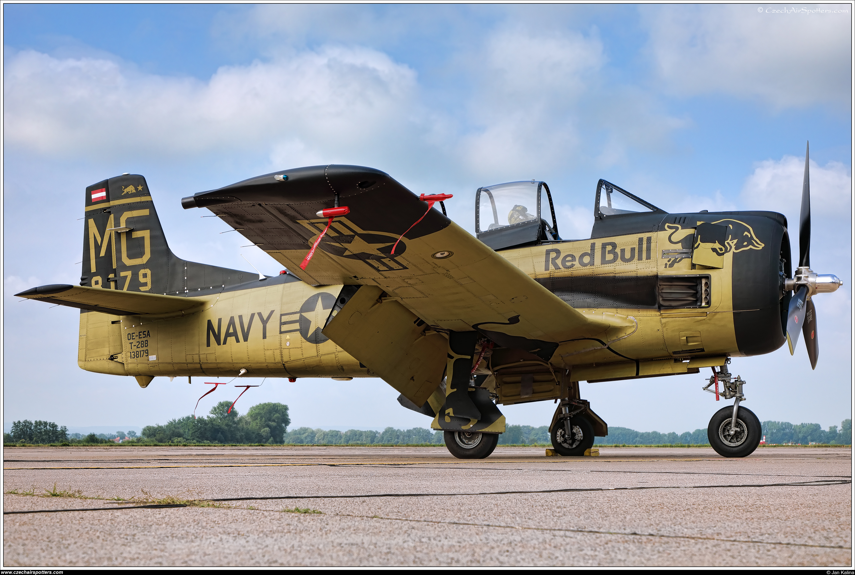 The Flying Bulls – North American T-28B Trojan OE-ESA