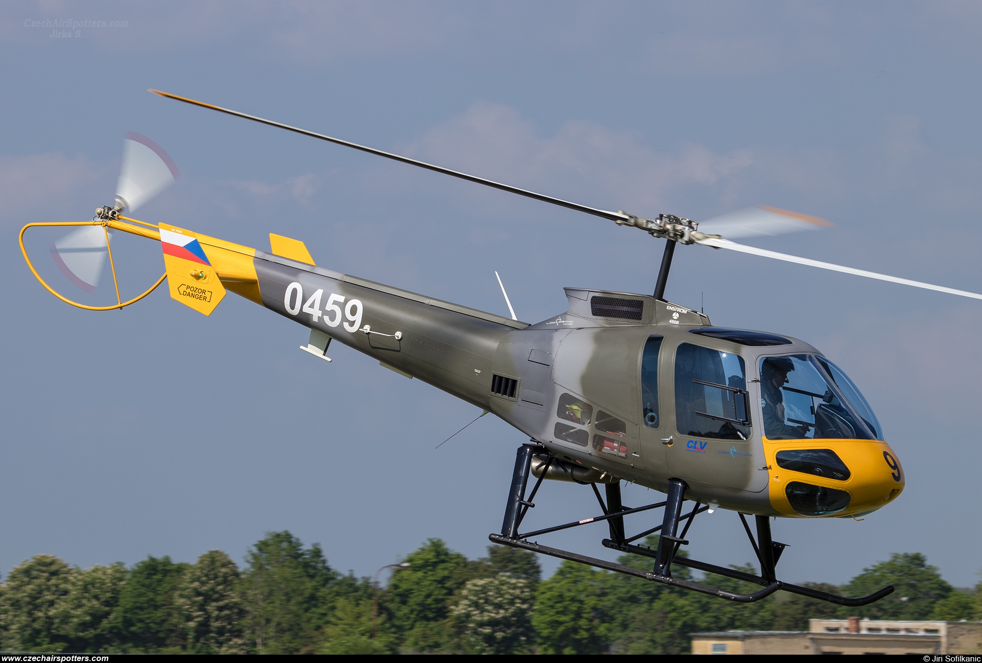 LOM Praha - CLV &ndash; Enstrom 408B-G 0459