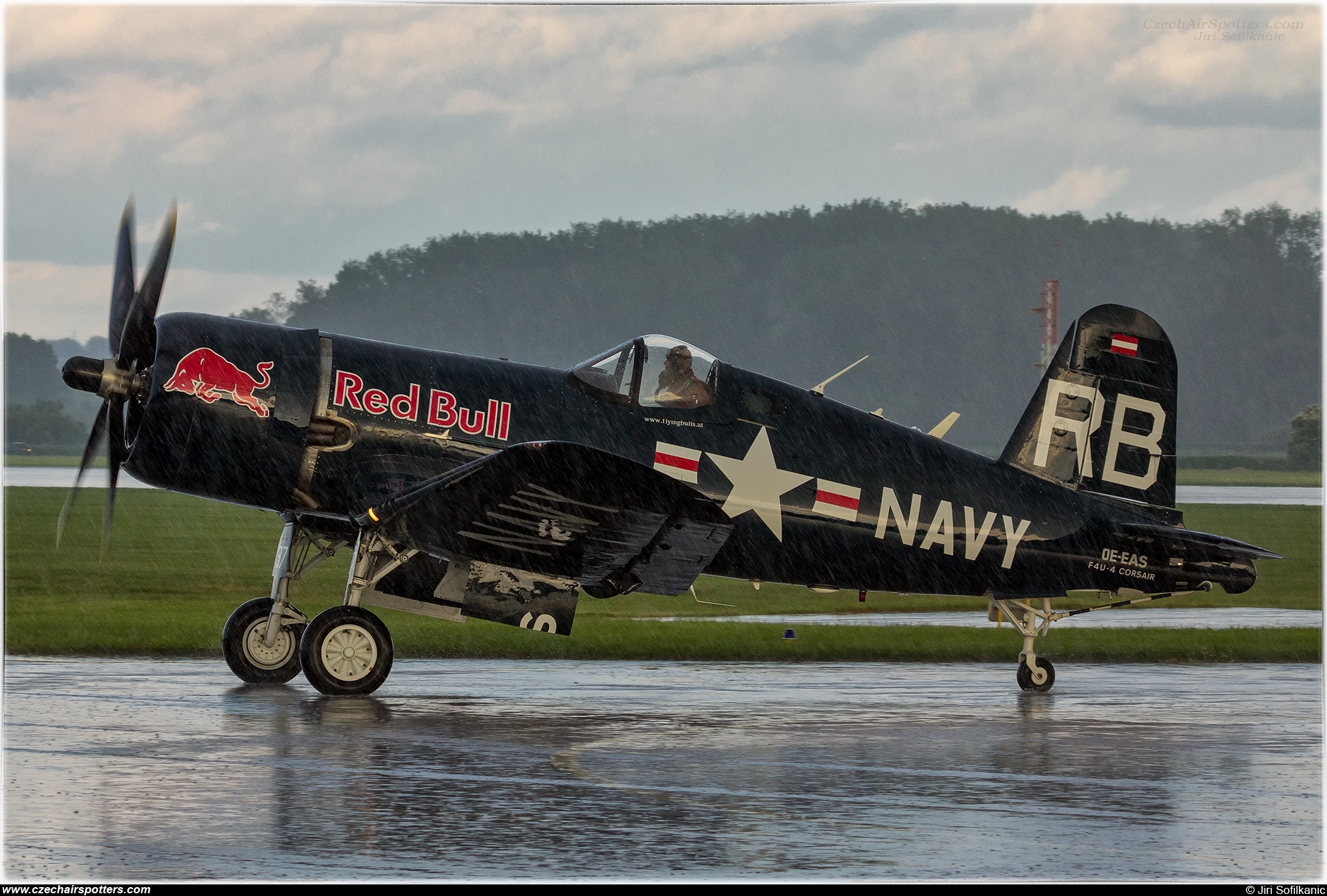 The Flying Bulls &ndash; Vought F4U-4 Corsair OE-EAS