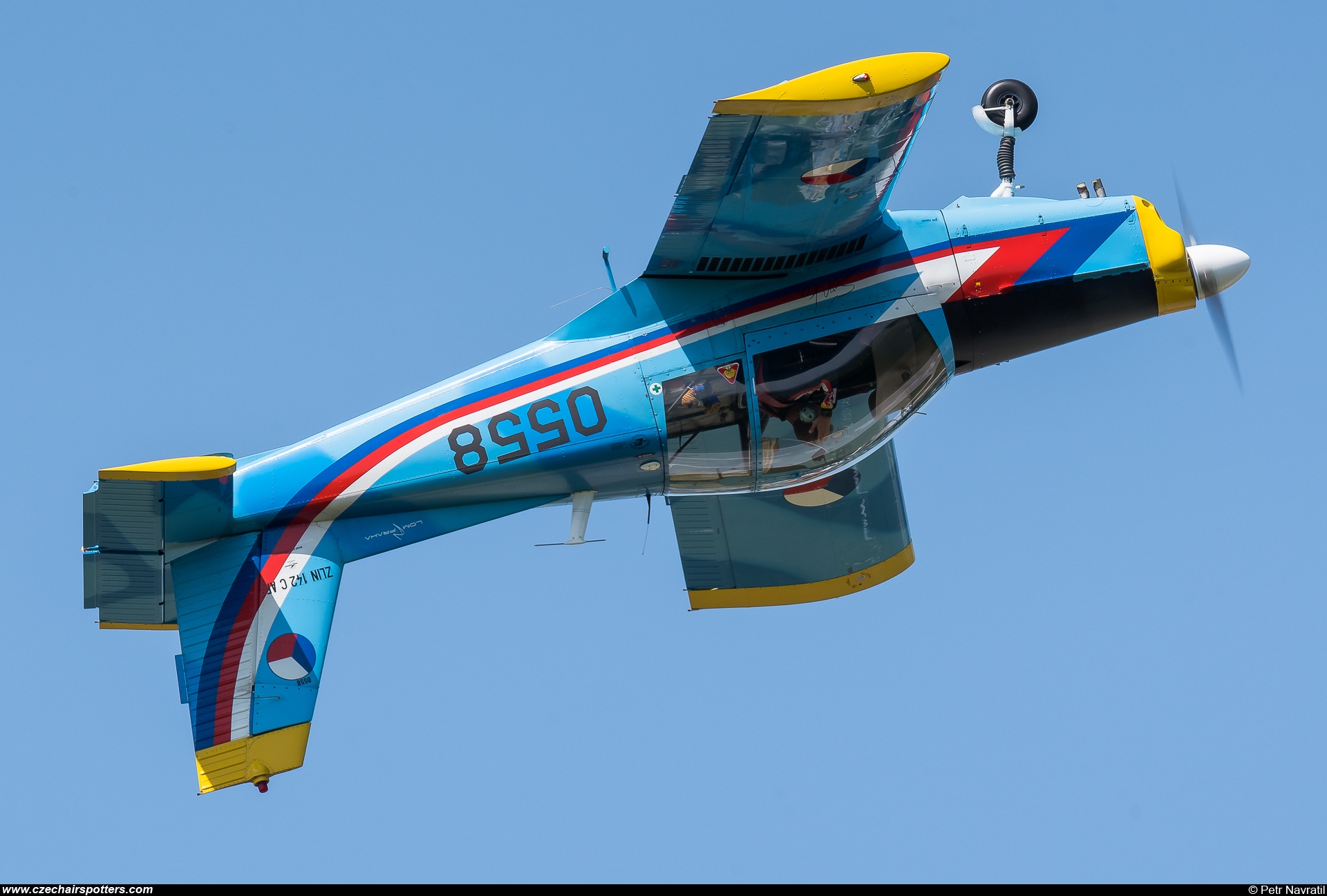 LOM Praha - CLV – Zlin Z-142CAF 0558