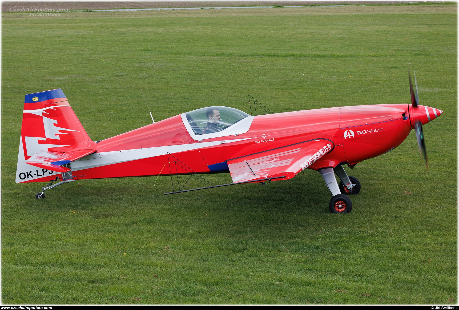 Future Vehicles &ndash; Extra EA-330SC OK-LPJ