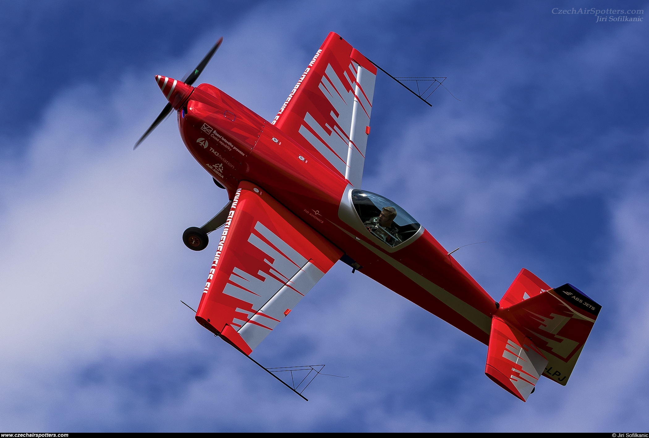 Future Vehicles &ndash; Extra EA-330SC OK-LPJ