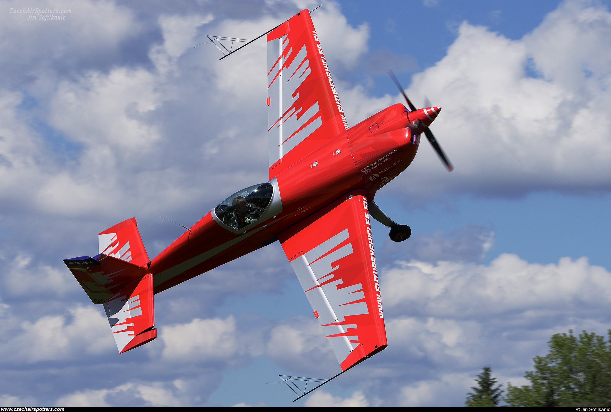 Future Vehicles – Extra EA-330SC OK-LPJ