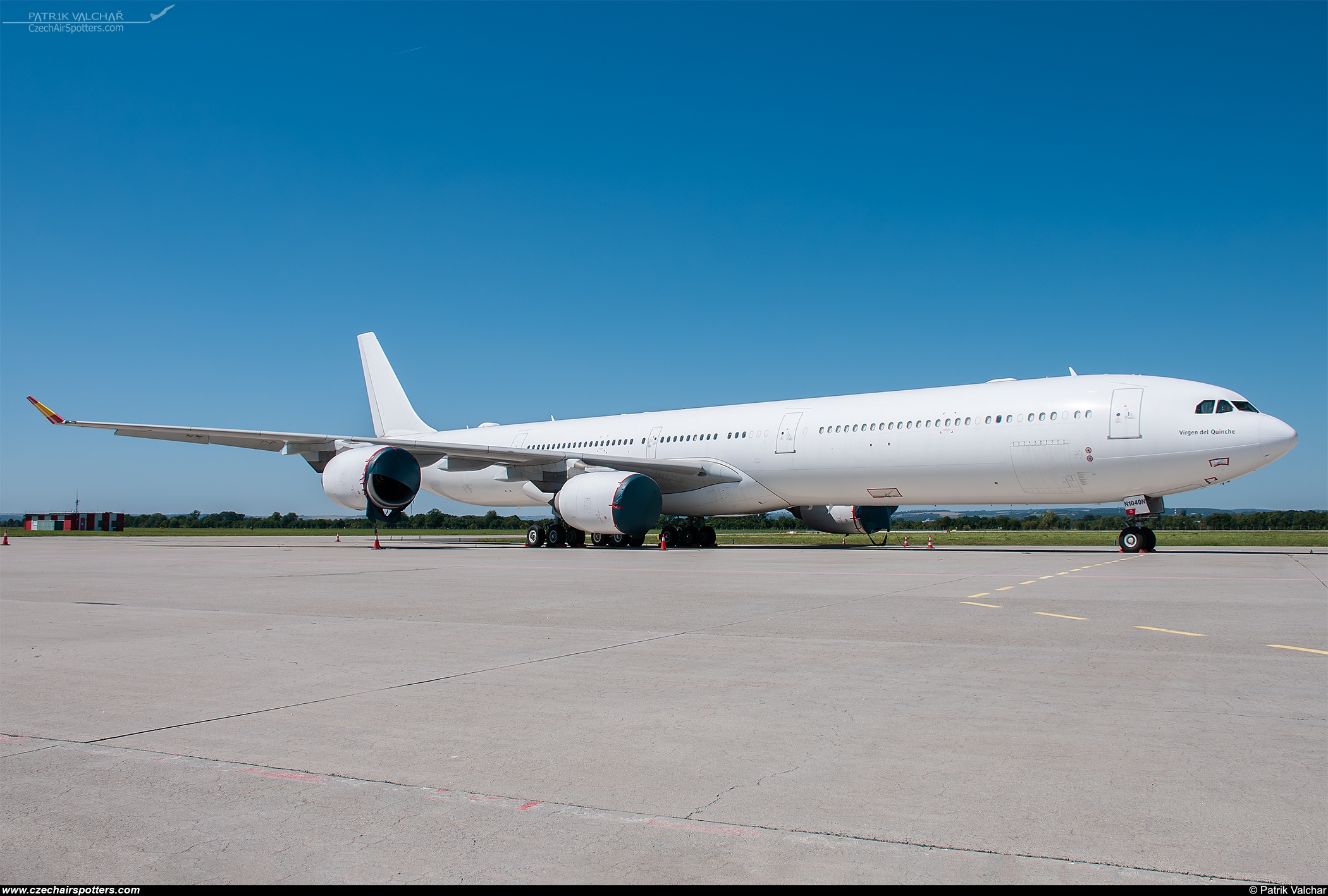 private – Airbus A340-600 N1040N